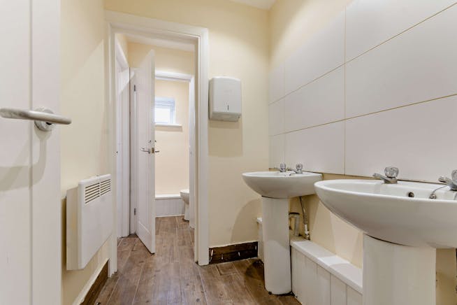 Unit 7, M40 Industrial Estate, Blenheim Road, High Wycombe, Industrial To Let - 8643828interior06800.jpg