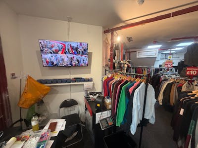 5 Market Place, Burgess Hill, Retail / High Street Retail / Retail - In Town / Shopping Centre To Let - IMG_9468.jpeg