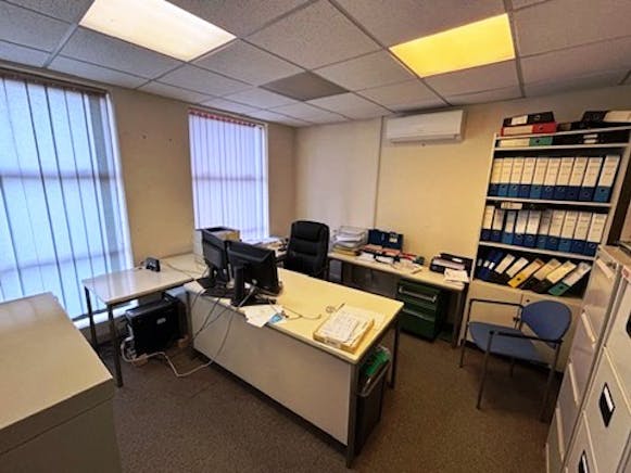 Unit 6 Rutherford Road, Basingstoke, Industrial To Let / For Sale - 6RCPicture10  05 11 2025.jpg