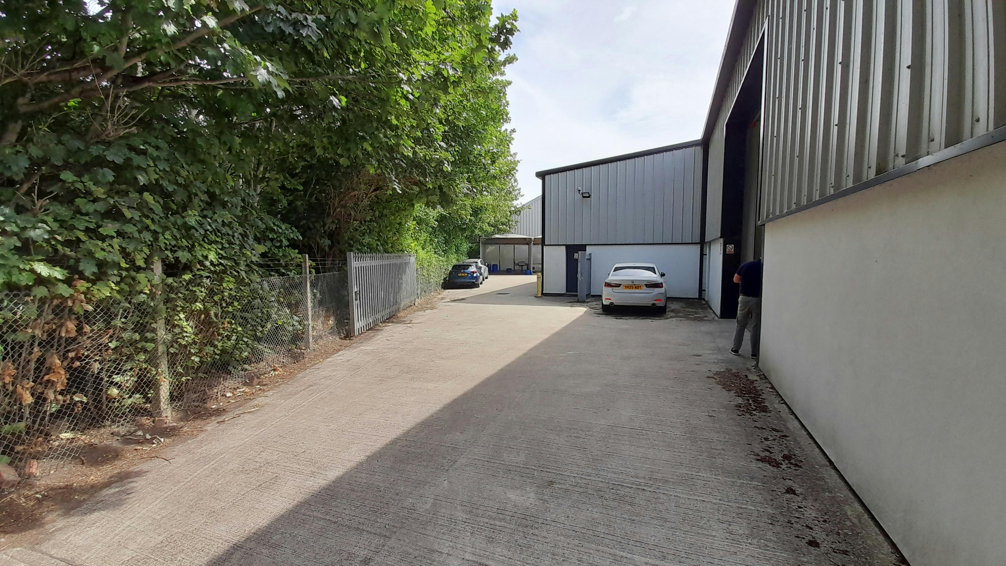 Units 10 & 12, Moniton Trading Estate, Basingstoke, Industrial / Warehouse To Let - 20250704_105808.jpg