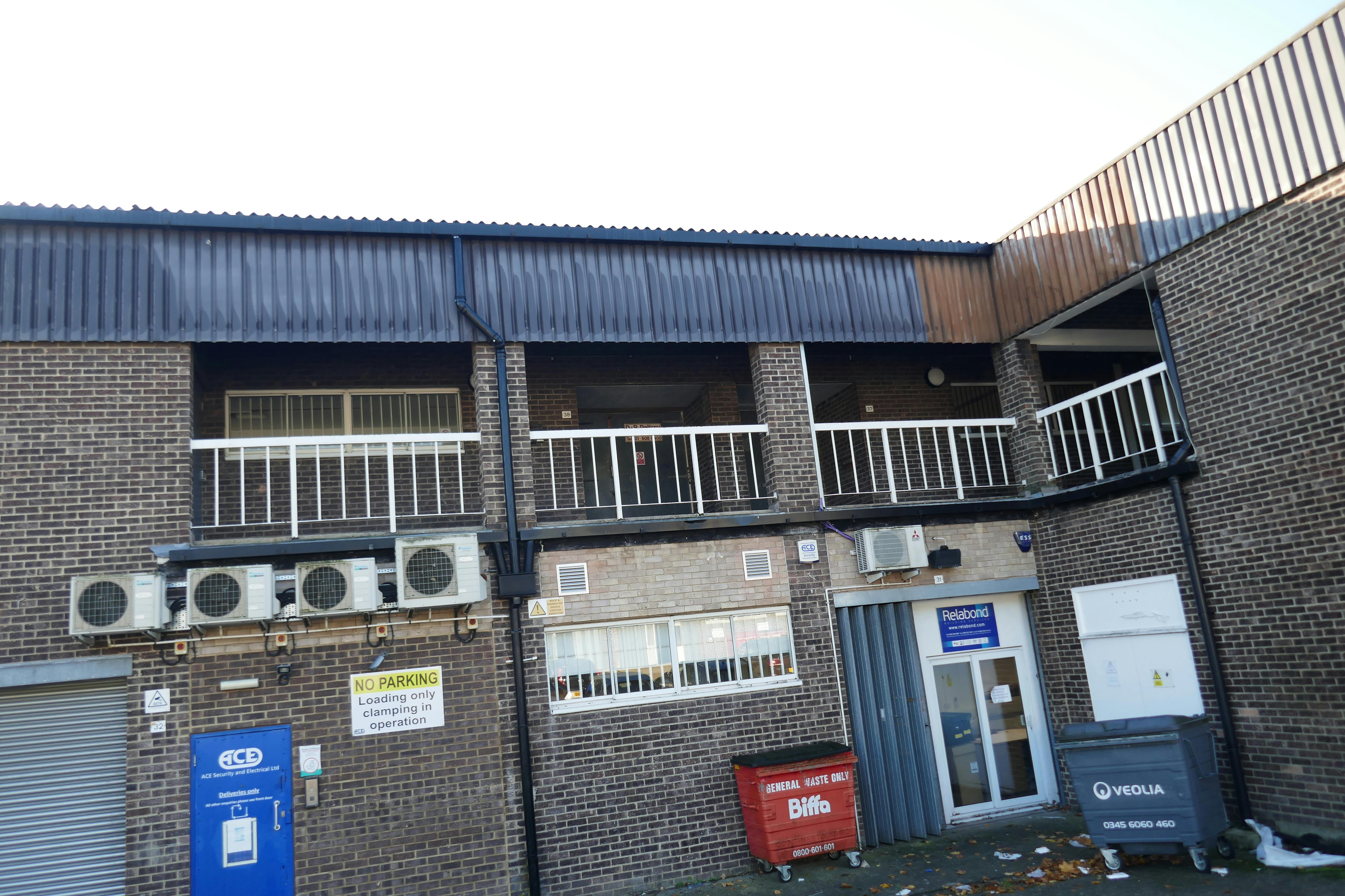 38 Oakwood Hill Industrial Estate, Oakwood Hill, Loughton, Other / Offices To Let - P1030892.JPG