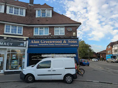 Ground Floor, 2 Aldershot Road, Guildford, Office / Retail To Let - PXL_20261006_155846809.MP.jpg