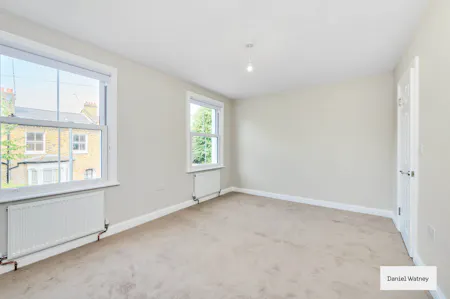Frobisher Street, London, Terraced house To Let - Bedroom 1