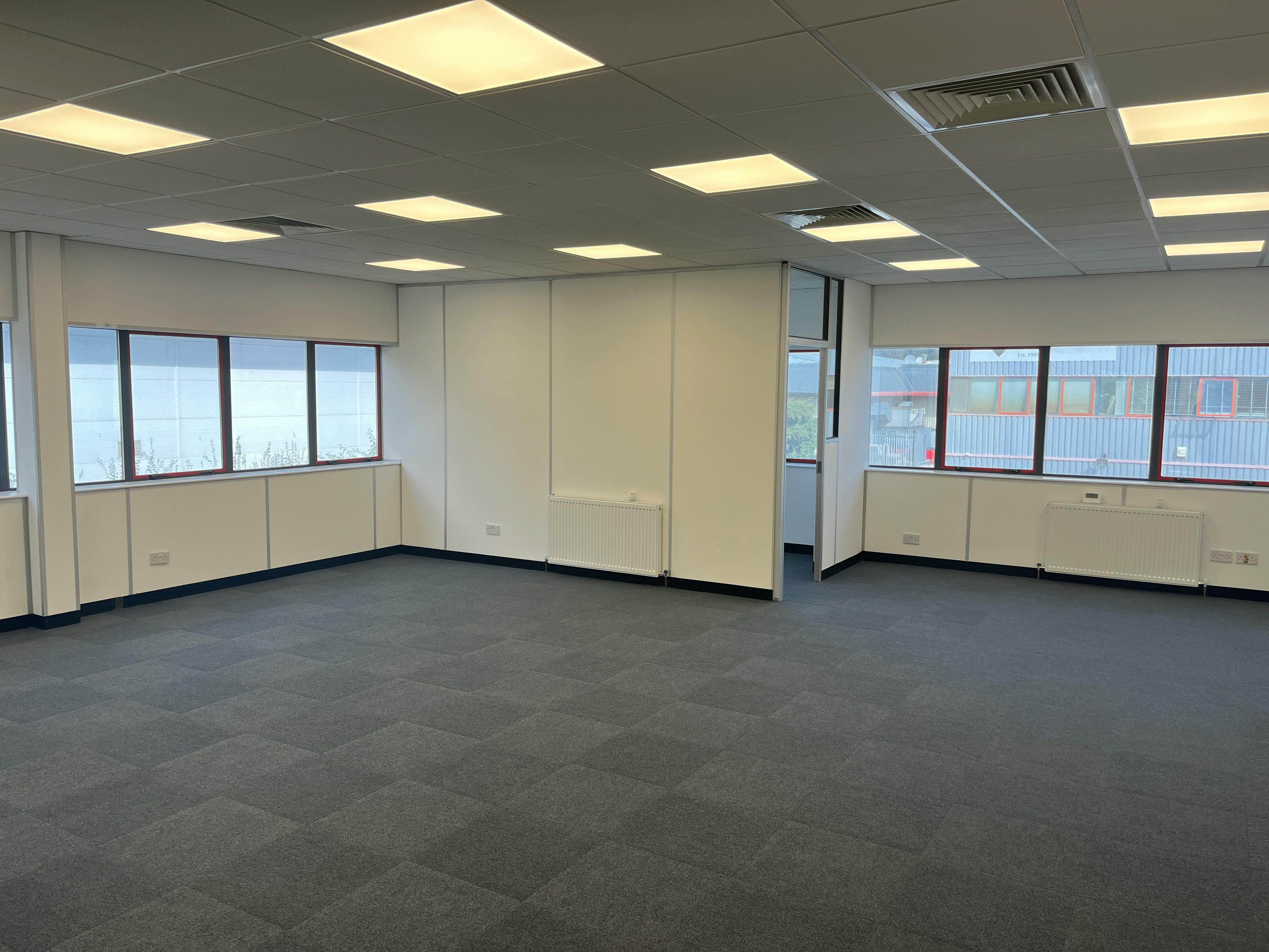 1A Broadfields Court, Aylesbury, Offices To Let / For Sale - IMG_5183.JPG