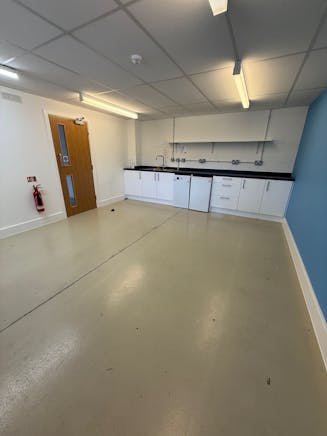 Unit J, Lambs Farm Business Park, Reading, Industrial To Let - kitchen.jpg