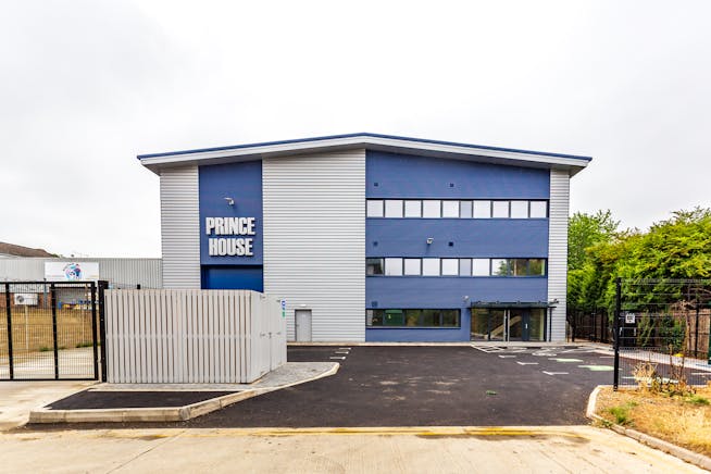 Prince House, Station Road approach, Waltham Cross, Industrial To Let / For Sale - HLP_T_250428_3108.jpg