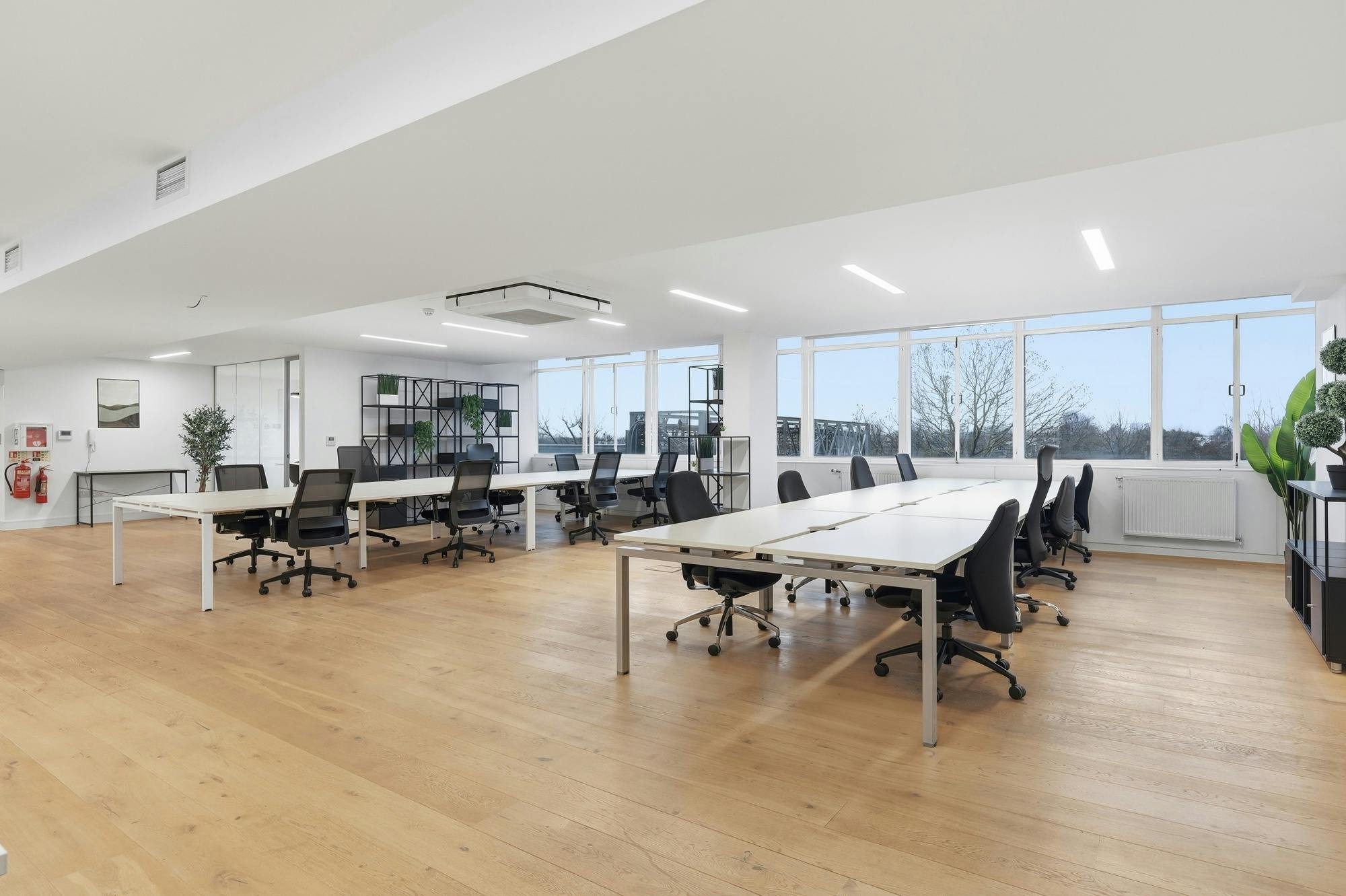 Office in Leytonstone - photo 4