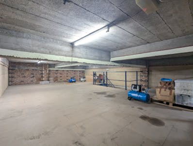 Unit 12, Watford, Industrial To Let - PXL_20260507_115709307.jpg