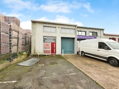 Unit 18, Southend-on-Sea, Industrial To Let - 08000758-WhatsApp 20Image 202024-10-28 20at 2014.33.07_1c0187fa.jpg