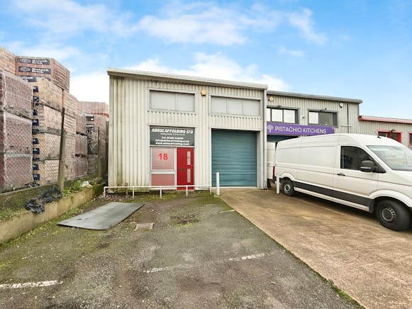 Unit 18, Southend-on-Sea, Industrial To Let - 08000758-WhatsApp 20Image 202024-10-28 20at 2014.33.07_1c0187fa.jpg