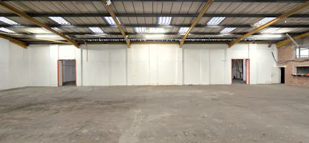 Unit 8 & Unit 9, Lyndean Industrial Estate, London, Industrial To Let - 20260408_163108(0) - Edited.jpg