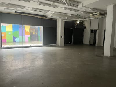 17-19 Octagon Parade, High Wycombe, Retail To Let - IMG_4381.JPG