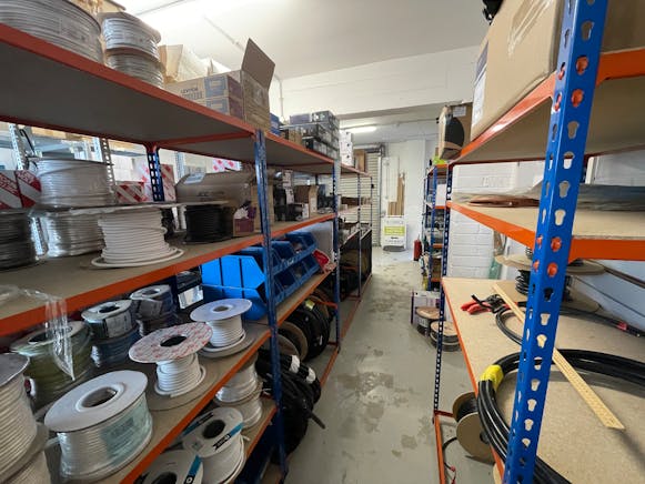 Unit 3 Avondale Business Centre, Fleet, Warehouse & Industrial To Let - IMG_4718.jpg