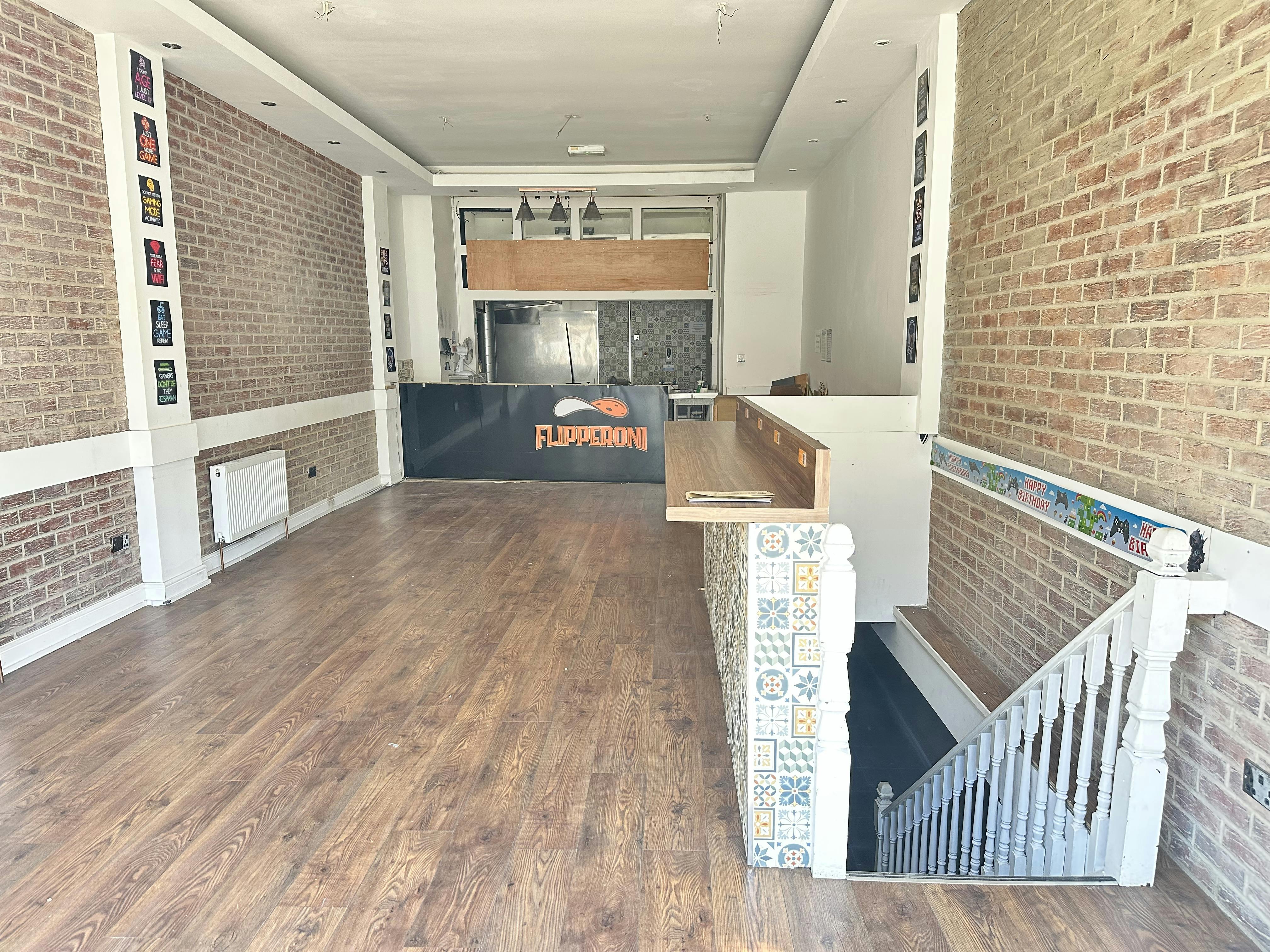 112 Askew Road, London, Restaurant / Retail To Let - 46B1ED3253E84C89B32231A8C61AC029.jpeg