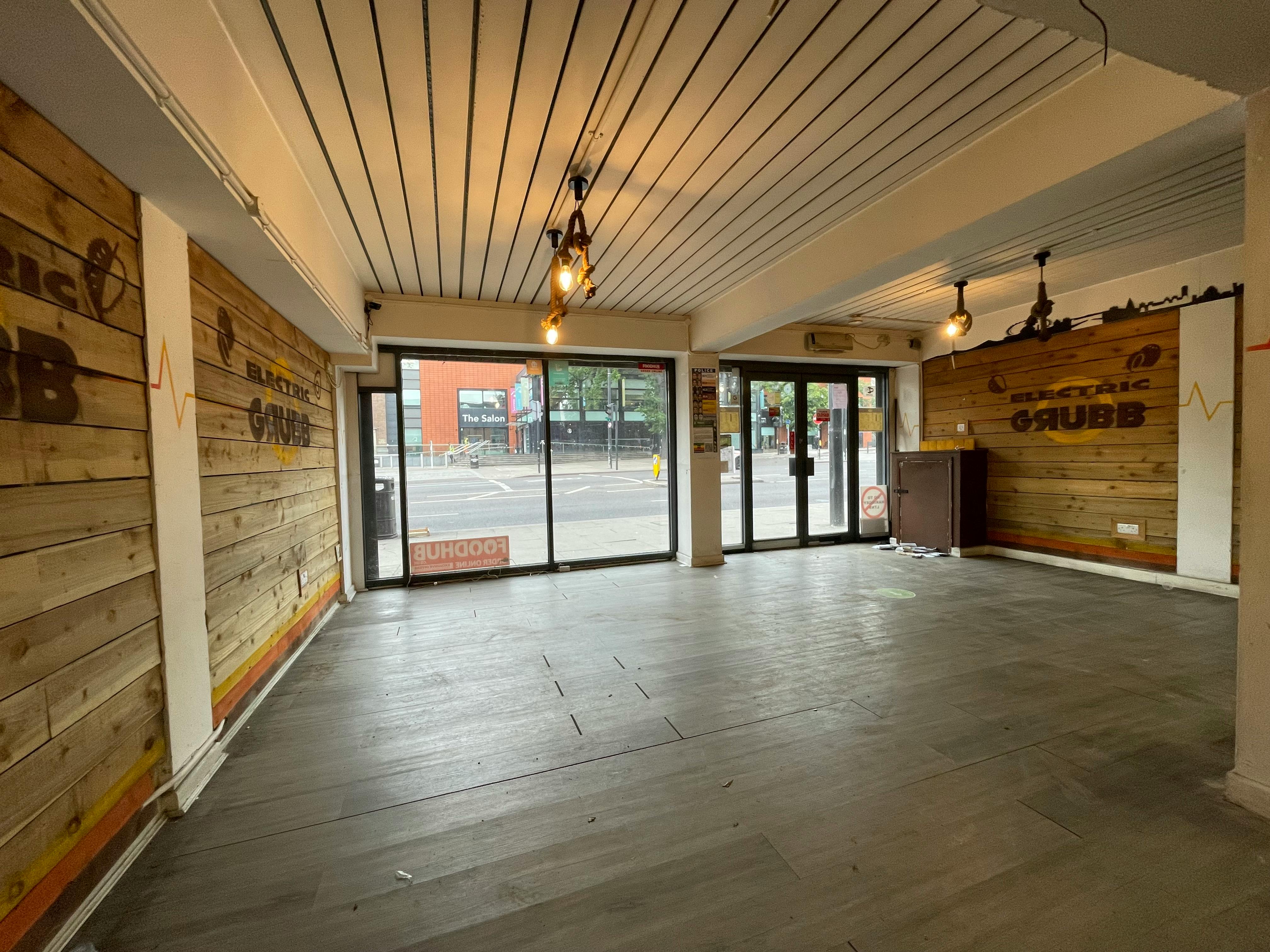 Retail/Shop in London - photo 4