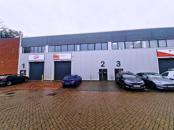 2 Chineham Point, Basingstoke, Industrial / Office To Let - 20251114_114027.jpg