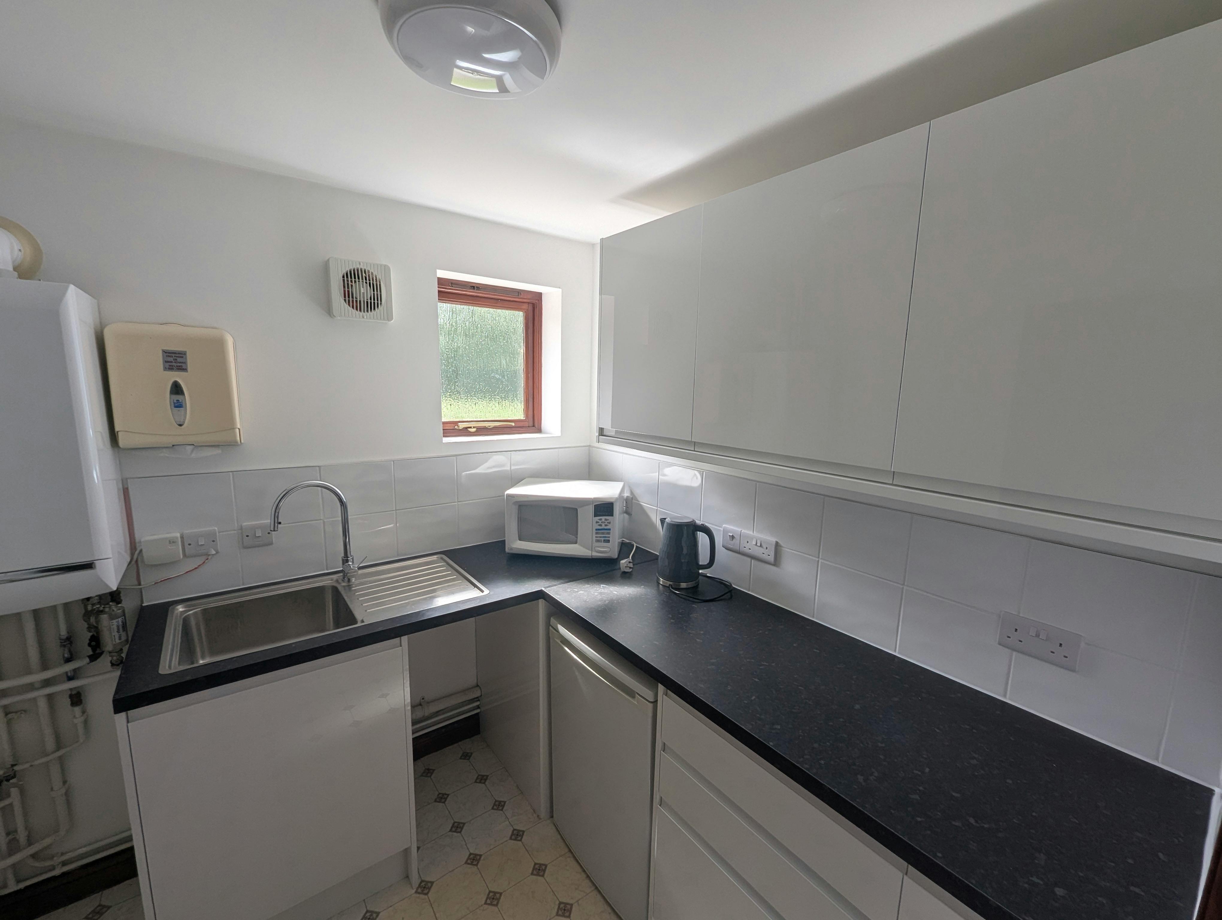 5/7 Sussex Business Village, Barnham, Office To Let - PXL_20260521_084440557.jpg