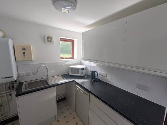 5/7 Sussex Business Village, Barnham, Office To Let - PXL_20260521_084440557.jpg