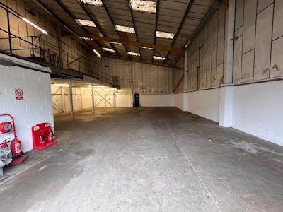 Unit H Progress Road, Sands Industrial Estate, High Wycombe, Industrial / Warehouse To Let - WhatsApp Image 2026-01-26 at 12.17.22.jpeg