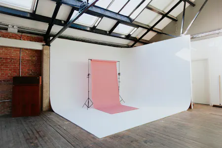 Lanzarote Works, Unit 22, London, Office To Let - 1X1A3753 edit @andreiaartt.jpg