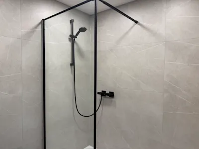 6 New Bridge Street, London, Office To Let - Refurbished shower facilities
