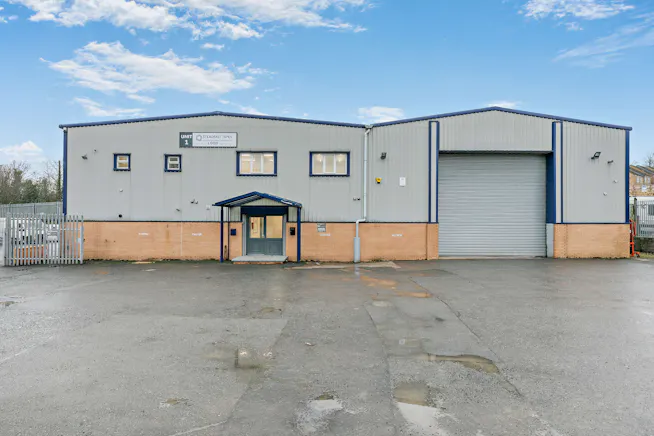 Unit 1 & 1A, Whitacre Street, Huddersfield, Industrial/Logistics To Let - 8676130-exterior02-800.jpg