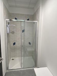 Two Devon Way, Birmingham, Office / Serviced Office To Let - Shower