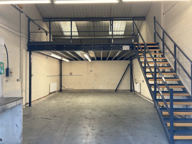 Units 2&3 Rookery Court, Wokingham, Industrial / Warehouse To Let - IMG_0238.jpg