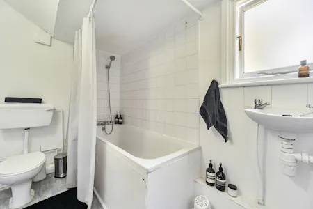157 Bethnal Green Road, London, Investment For Sale - 1494494-1-6a57ac1933e47.jpg