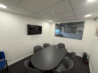 Unit 8, Brookside, Southend-on-Sea, Industrial / Office To Let - WhatsApp Image 2026-09-10 at 9.59.11 AM.jpeg