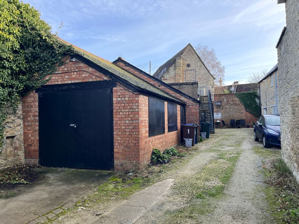 36 Market Square, Bicester, Residential Conversion / Leisure / Office / Retail To Let / For Sale - image00003.jpg