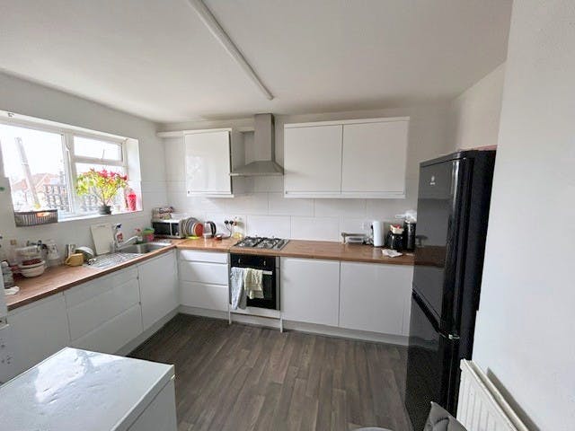 244 Dedworth Road, Windsor, Residential / Retail For Sale - Kitchen ii.jpg