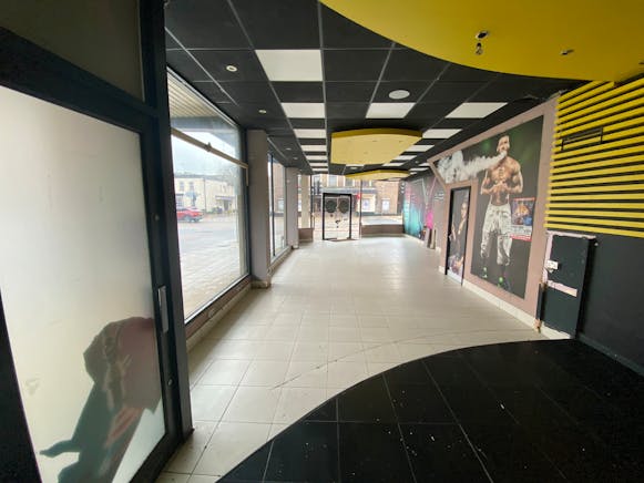 60 High Street North, Dunstable, Retail To Let - IMG_2533.JPG