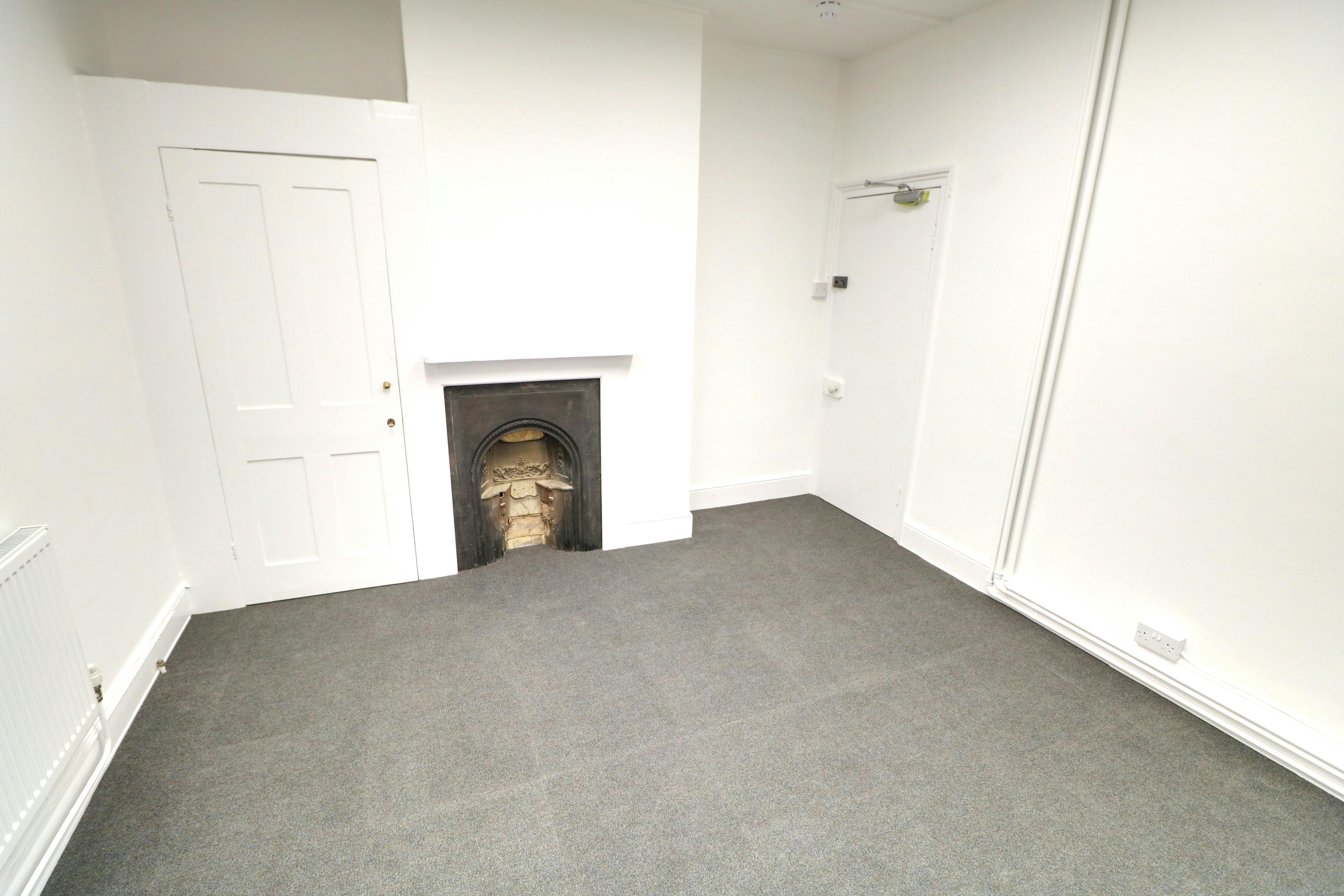 141-143 South Road, Haywards Heath, Office To Let - Room 6.jpg