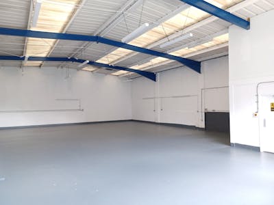 35 Loverock Road, Reading, Industrial / Warehouse To Let - 35 warehouse.jpg