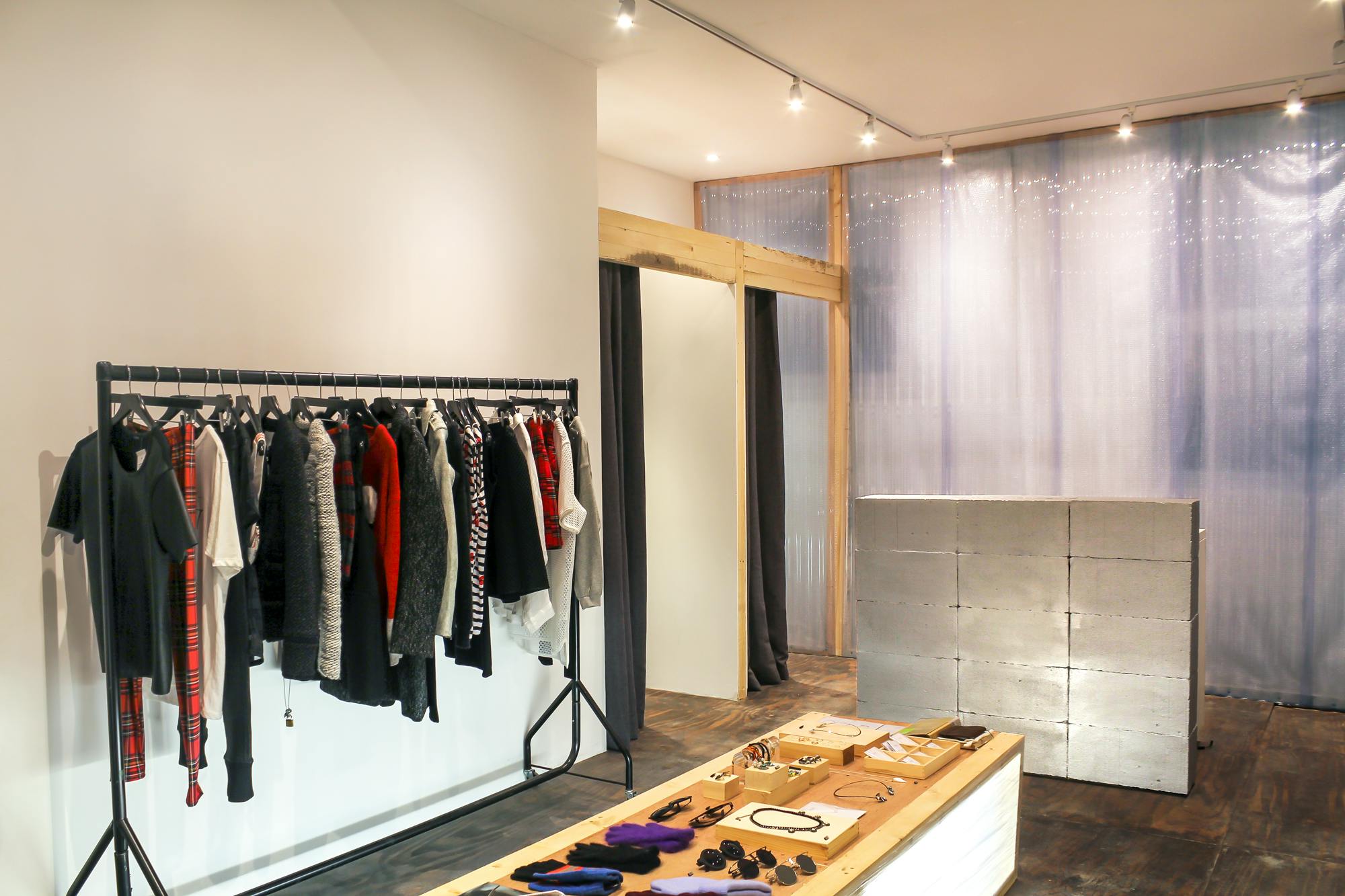 Retail/Shop in London - photo 3