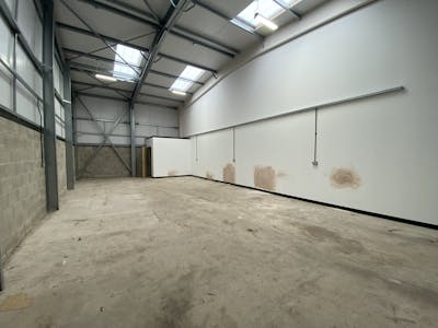 Unit 15C Alexandra Trading Estate, Industrial / Warehouse To Let - Photo 22092023 12 45 47.jpg