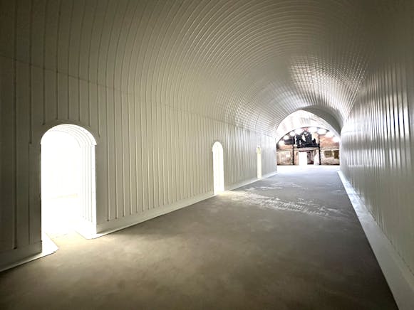Arches 19-21 Goswell Hill, Windsor, Leisure / Offices / Retail To Let - IMG_1510.JPEG
