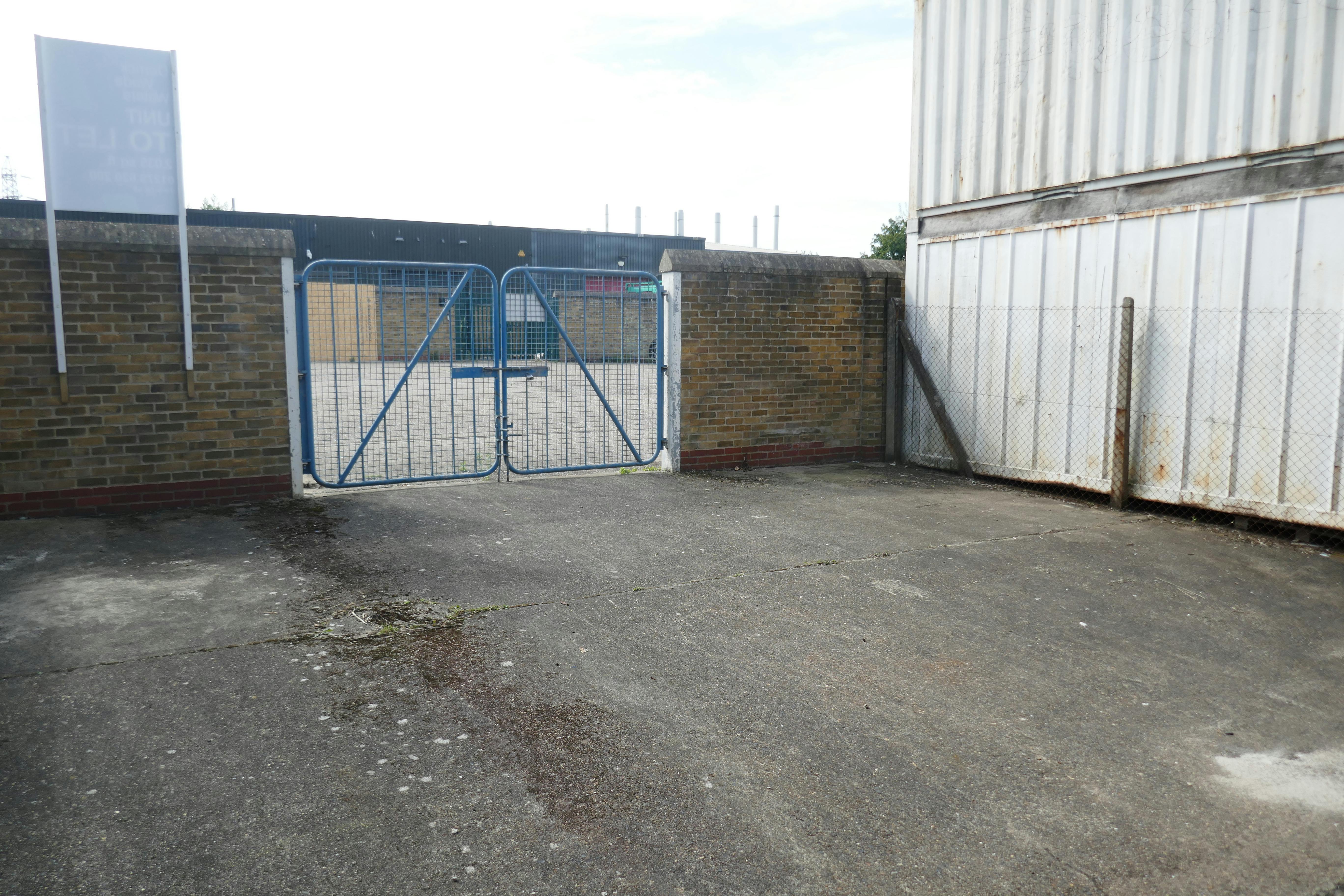 1 Horsecroft Place, Harlow, Industrial To Let - P1030446.JPG