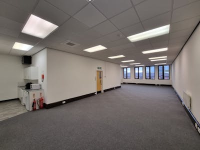 First Floor LHS, Bramber House, Crawley, Office To Let - 20221028_092121.jpg