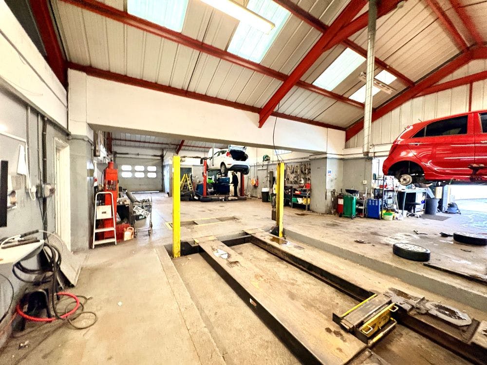 16-18 Banbury Road, Bicester, Industrial / Motortrade To Let - IMG_9519.jpg