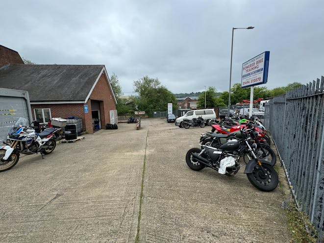 1 Desborough Avenue, High Wycombe, Industrial / Warehouse To Let - Photo 1