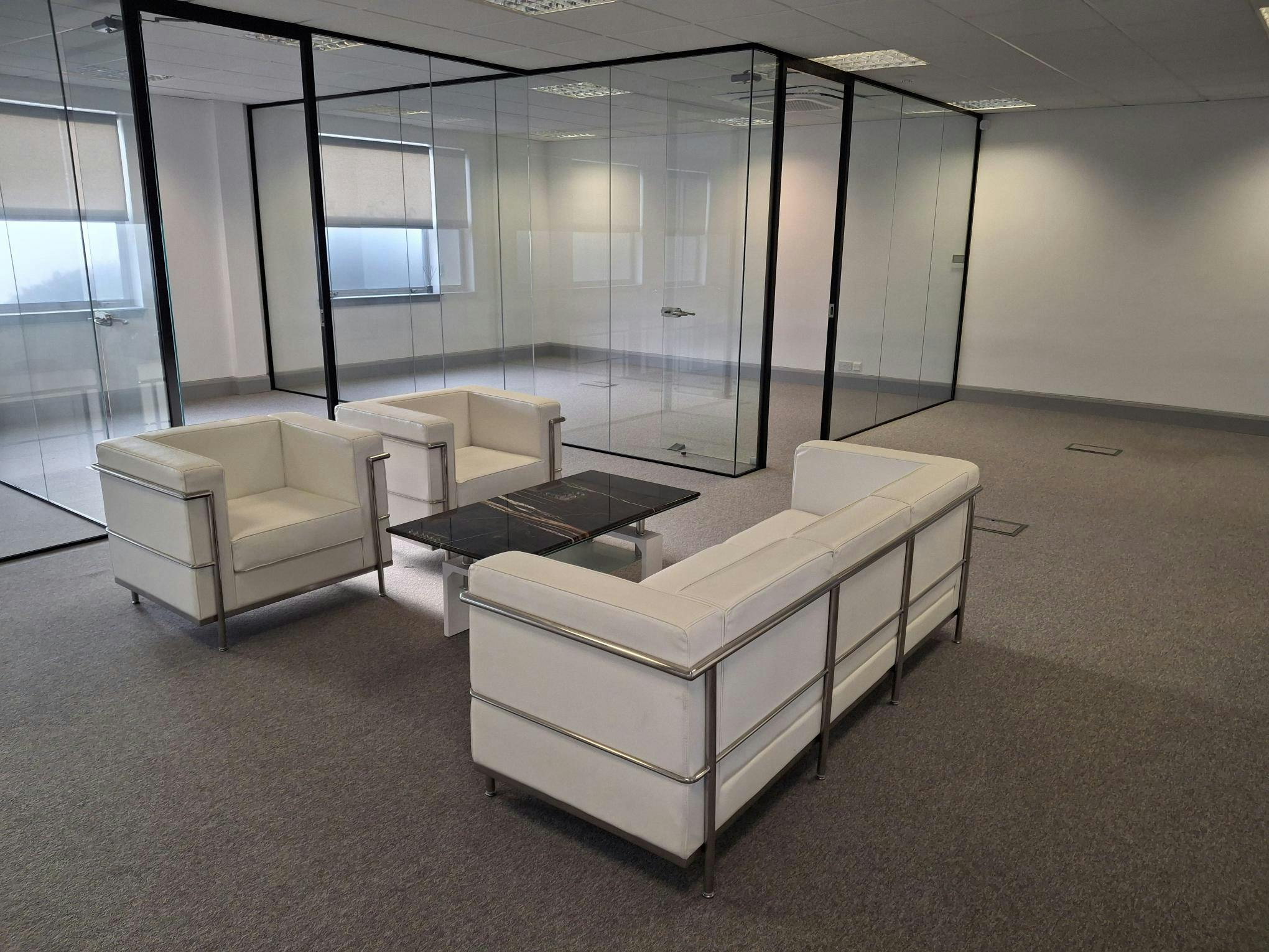 Office in Wokingham - photo 2