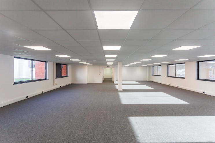 Unit D Kennetside Industrial Estate, Newbury, Industrial / Warehouse To Let - HLP_AO_251113_9035.jpg