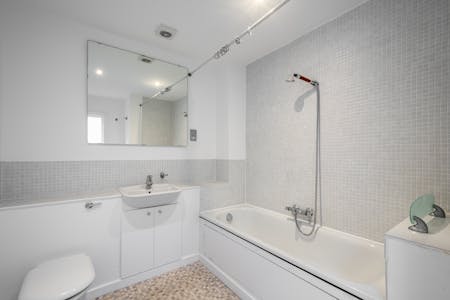 28 Woodseer Street, London, Residential To Let - Woodseer St 28 F3 - 1.jpg