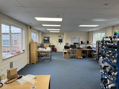 Brow Business Centre, Copyground Lane, Unit B, High Wycombe, Industrial / Office To Let - 20251010_132850276_iOS.jpg