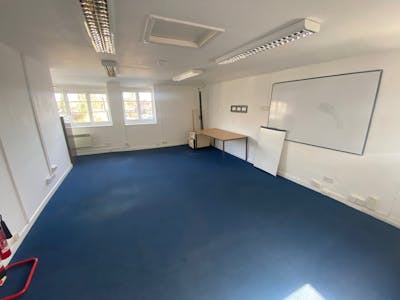 16 College Street, Petersfield, Office To Let - Suite 2 photo 3.jpg