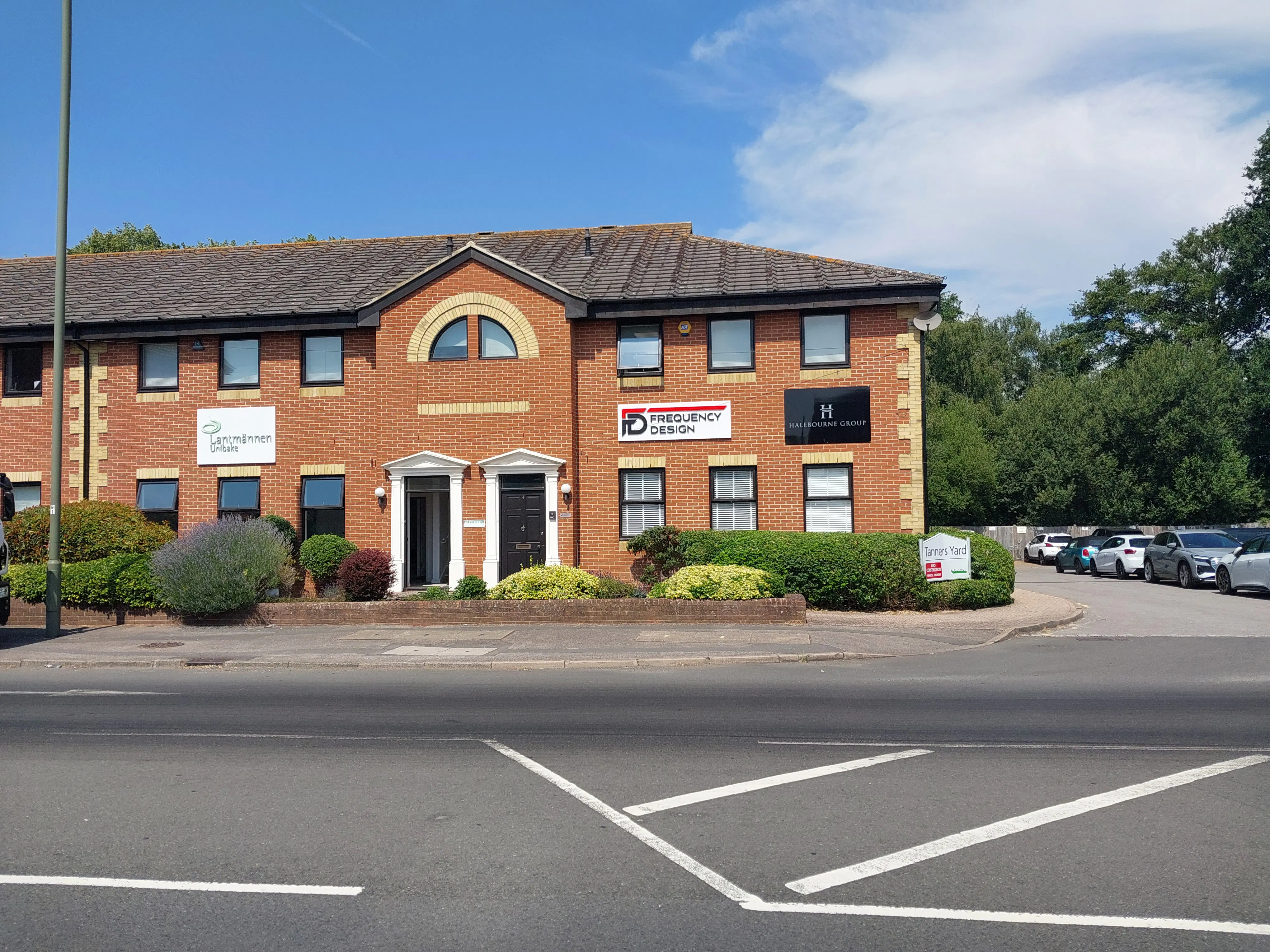 3 Tanners Yard, Bagshot, Offices To Let - 20260710_114719.jpg