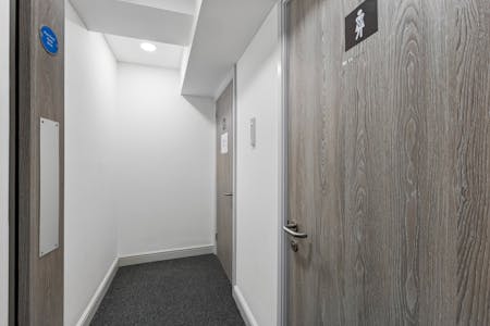 Second Floor Offices, 79-81 High Street, Marlow, E (Commercial / Business / Service) / Office To Let - 104744 - Second floor office  (18).jpg