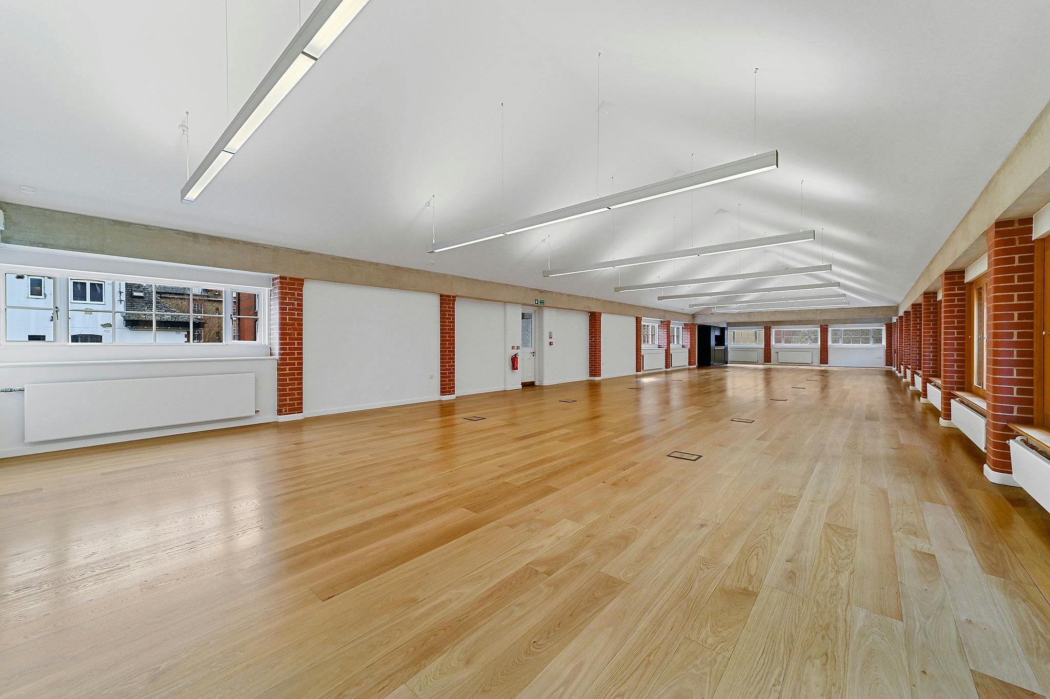 Office in LONDON - photo 3